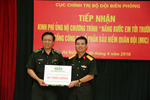 MIC trao 60 triệu đồng trong chương trình “Nâng bước em đến trường”